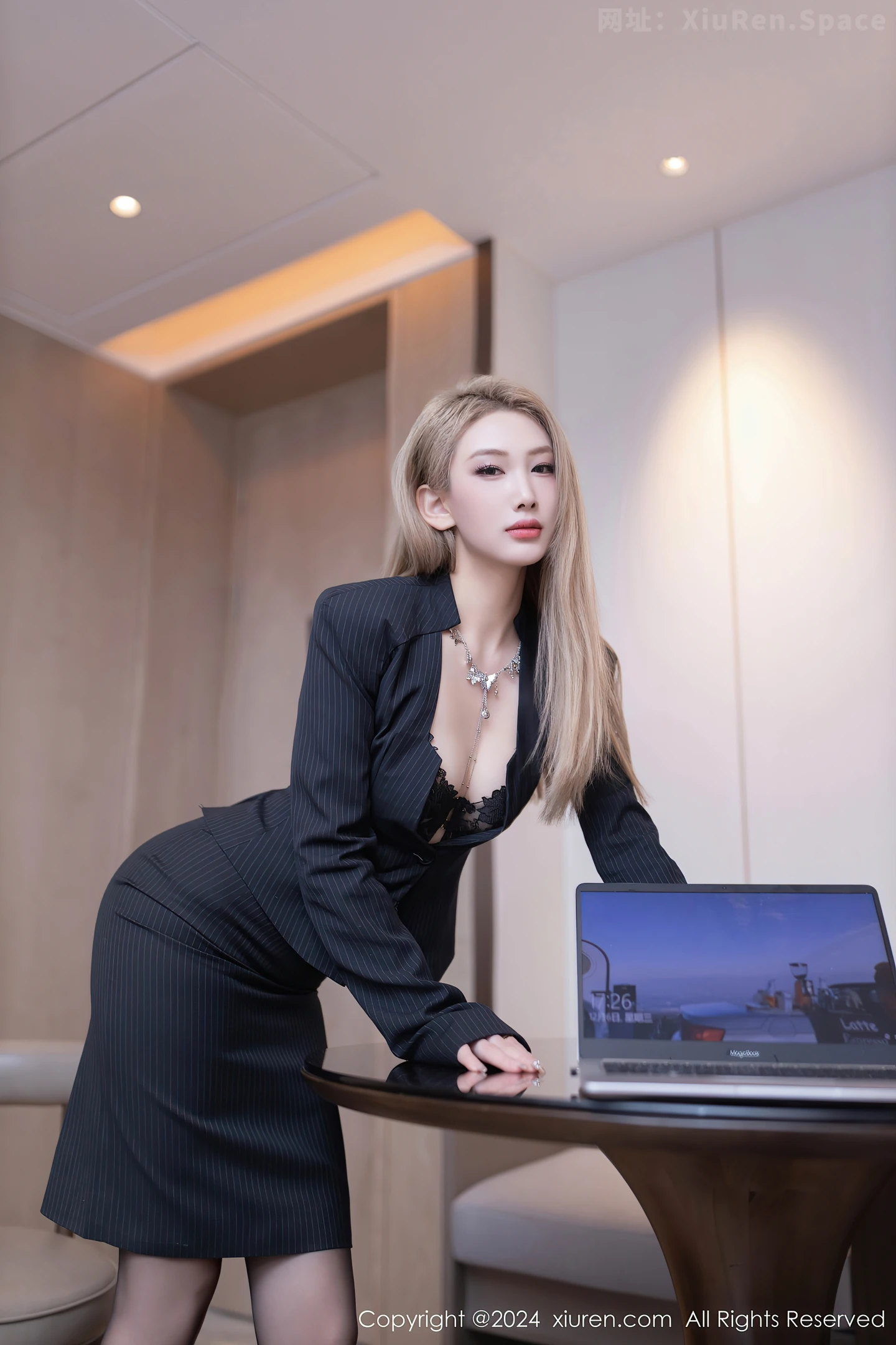 图片[3]-[XiuRen秀人网]VOL.7936 模特沈青黛性感深色OL服饰露黑色蕾丝内衣秀惹火身姿诱惑写真83P-秀人网官方网站